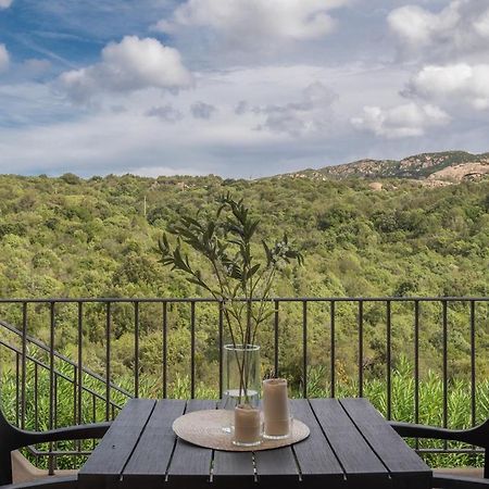 Residence Con Piscina A 4 Km Da Baja Sardinia Cala Bitta Kültér fotó