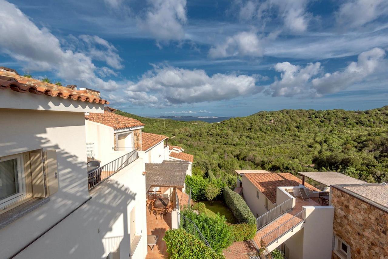 Residence Con Piscina A 4 Km Da Baja Sardinia Cala Bitta Kültér fotó