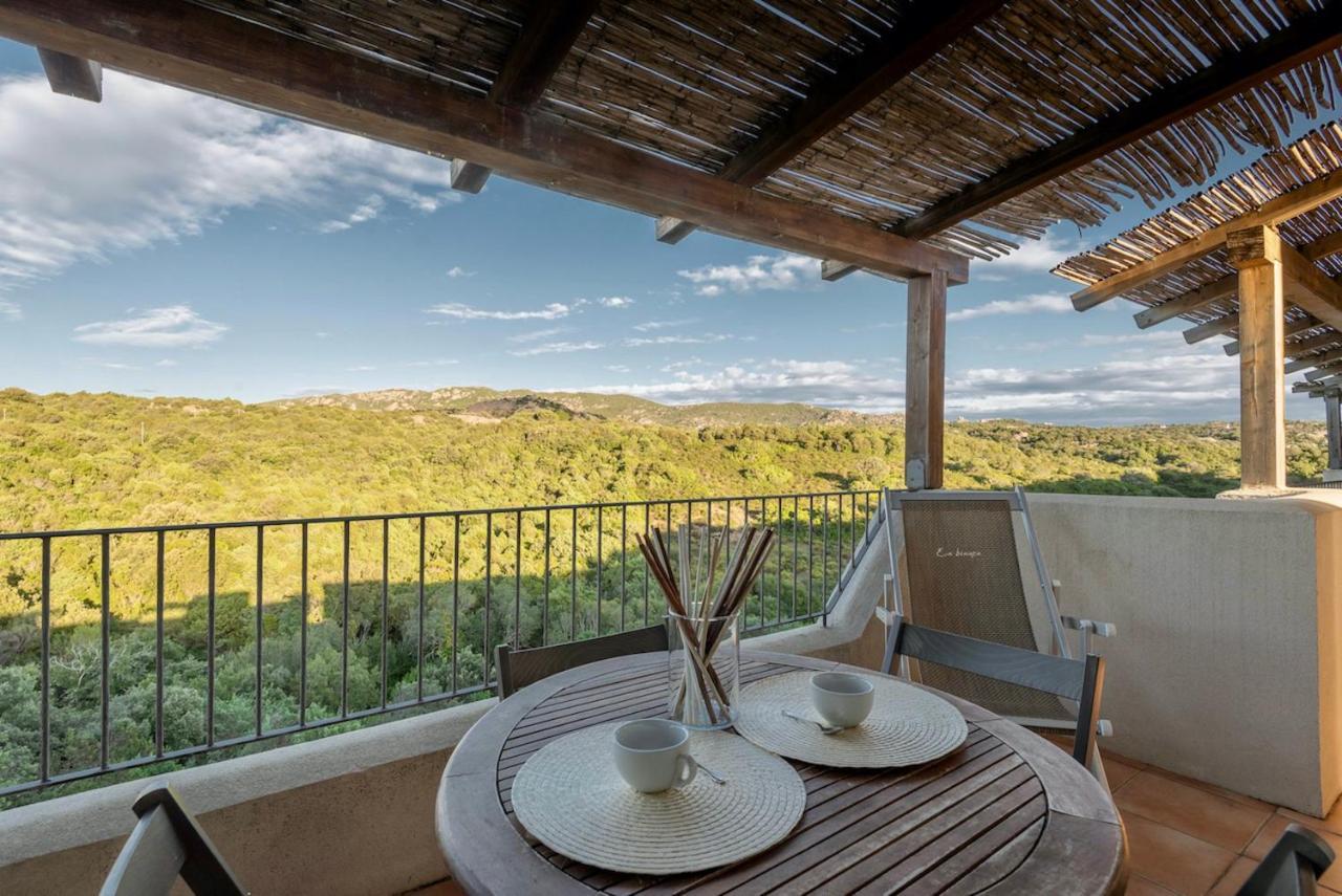 Residence Con Piscina A 4 Km Da Baja Sardinia Cala Bitta Kültér fotó