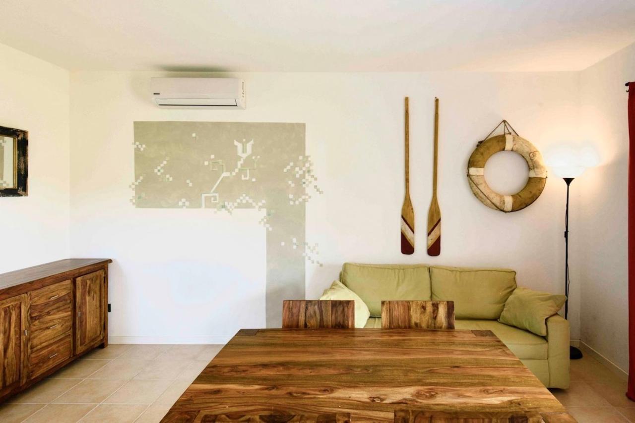 Residence Con Piscina A 4 Km Da Baja Sardinia Cala Bitta Kültér fotó