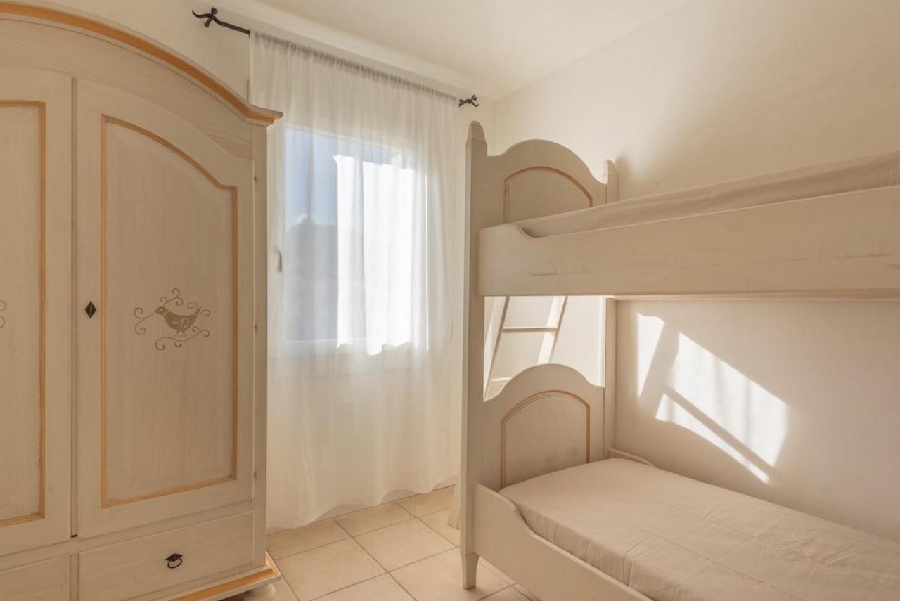 Residence Con Piscina A 4 Km Da Baja Sardinia Cala Bitta Kültér fotó