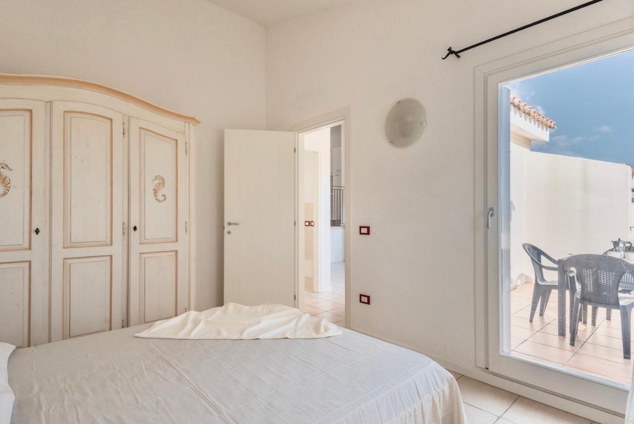 Residence Con Piscina A 4 Km Da Baja Sardinia Cala Bitta Kültér fotó