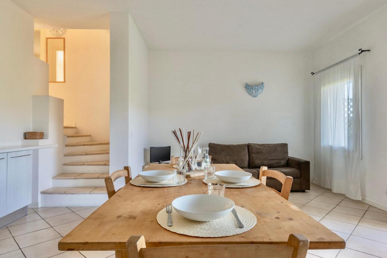 Residence Con Piscina A 4 Km Da Baja Sardinia Cala Bitta Kültér fotó