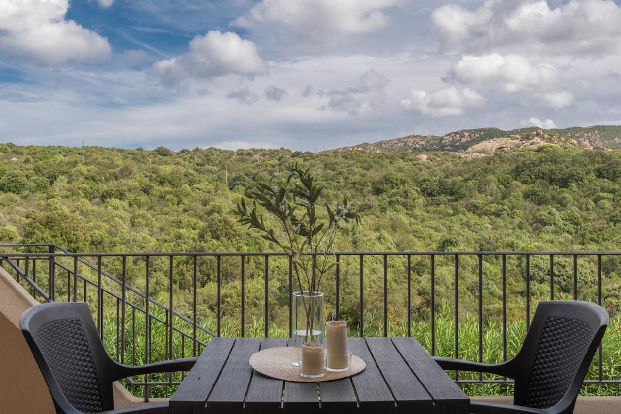 Residence Con Piscina A 4 Km Da Baja Sardinia Cala Bitta Kültér fotó